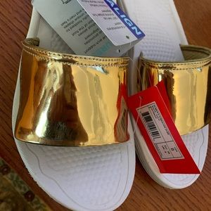 New Balance gold slides